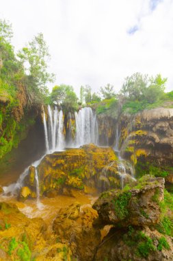 Türkiye'de konya yakınlarında yerkopru şelale muhteşem görünümü