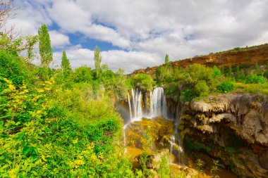 Türkiye'de konya yakınlarında yerkopru şelale muhteşem görünümü