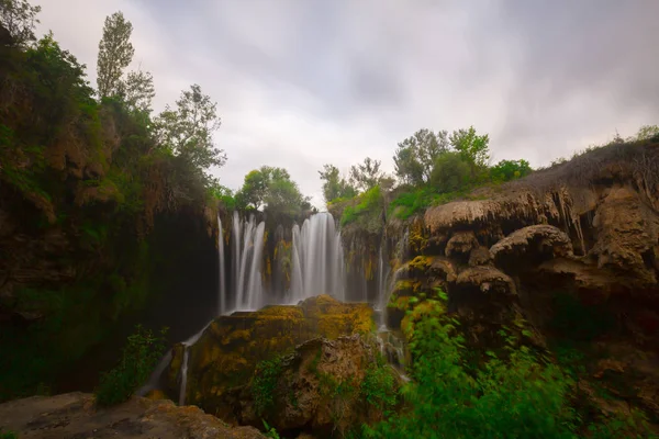 Niesamowity Widok Yerkopru Waterfall Pobliżu Lotniska Konya Turcji — Zdjęcie stockowe