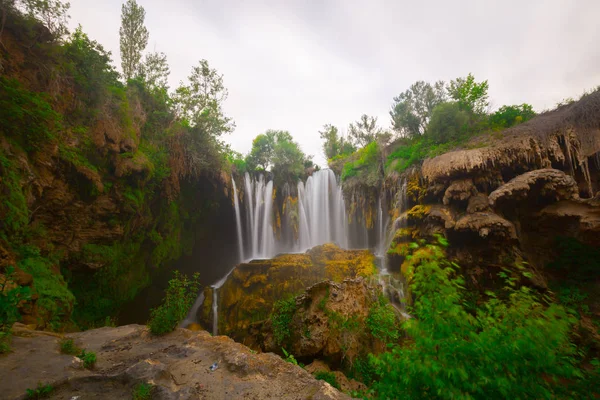 Niesamowity Widok Yerkopru Waterfall Pobliżu Lotniska Konya Turcji — Zdjęcie stockowe