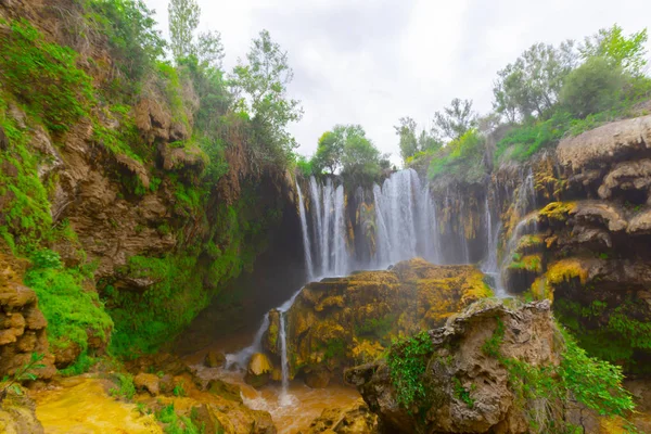 Türkiye'de konya yakınlarında yerkopru şelale muhteşem görünümü