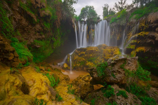 Türkiye'de konya yakınlarında yerkopru şelale muhteşem görünümü