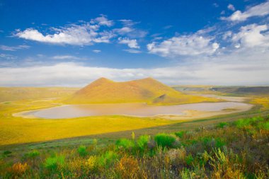 Volkanik göl. konya'da volkanik meke gölünde gün batımı.