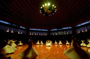 geleneksel tören sırasında SEMAZEN derwishes