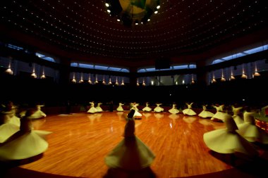 geleneksel tören sırasında SEMAZEN derwishes