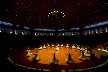 geleneksel tören sırasında SEMAZEN derwishes