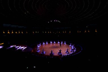 geleneksel tören sırasında SEMAZEN derwishes