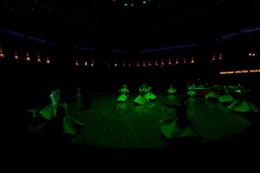 geleneksel tören sırasında SEMAZEN derwishes