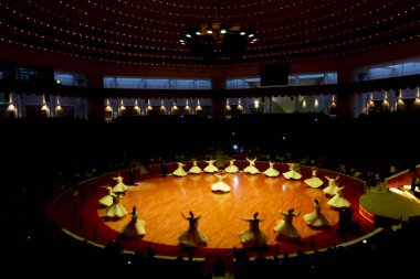 geleneksel tören sırasında SEMAZEN derwishes