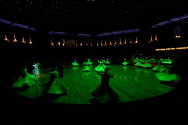 geleneksel tören sırasında SEMAZEN derwishes