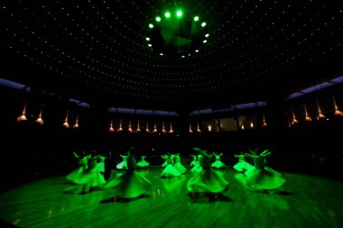 geleneksel tören sırasında SEMAZEN derwishes