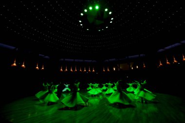 geleneksel tören sırasında SEMAZEN derwishes