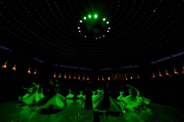 geleneksel tören sırasında SEMAZEN derwishes