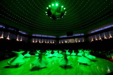 geleneksel tören sırasında SEMAZEN derwishes