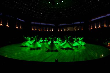 geleneksel tören sırasında SEMAZEN derwishes