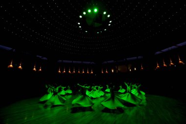 geleneksel tören sırasında SEMAZEN derwishes