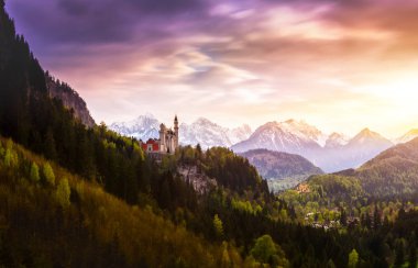 Bavyera Almanya Marienbrcke köprüden Neuschwanstein kale manzarası