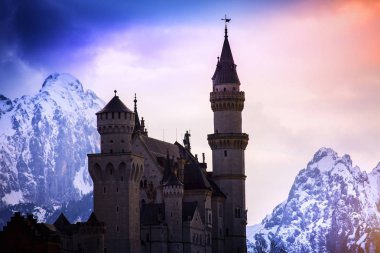 Bavyera Almanya Marienbrcke köprüden Neuschwanstein kale manzarası