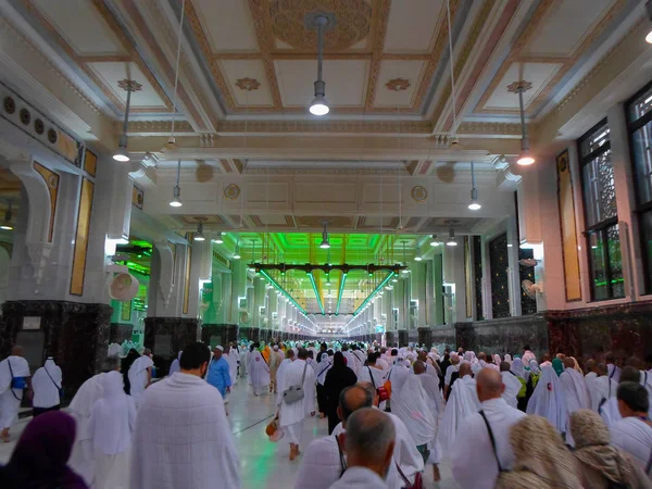 Mekka Saudiarabien Januari Muslimska Pilgrimer Från Hela Världen Kretsar Kring — Stockfoto