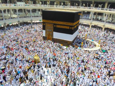 Mekke, Suadi Arabistan : Mekke'nin en kutsal mescidi mescidi mescidi çevresinde hac ve umre hacılarının faaliyetleri (08/2018).