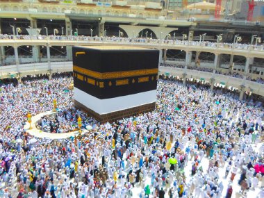 Mekke, Suadi Arabistan : Mekke'nin en kutsal mescidi mescidi mescidi çevresinde hac ve umre hacılarının faaliyetleri (08/2018).