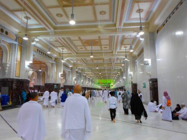 Mekke, Suadi Arabistan : Mekke'nin en kutsal mescidi mescidi mescidi çevresinde hac ve umre hacılarının faaliyetleri (08/2018).