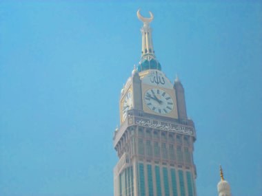 Mekke, Suudi Arabistan - 05 Mayıs 2018: Mekke'de Mescid-i Haram'ın içinde Kabe'ye geniş panoramik manzara