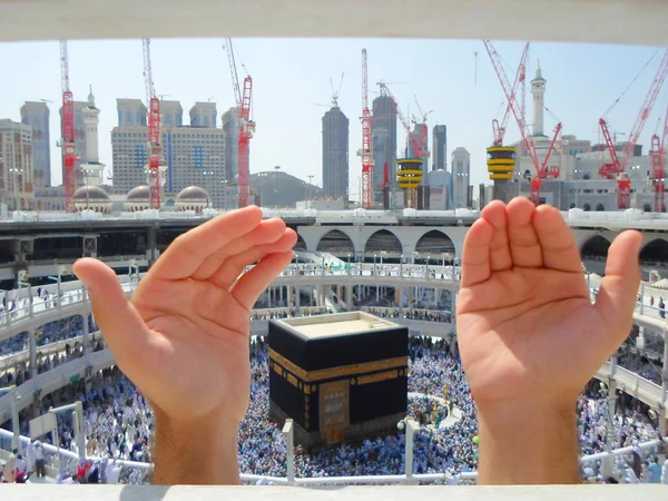 Meca Arábia Saudita 2018 Mãos Oração Peregrino Hajj Frente Kaaba — Fotografia de Stock