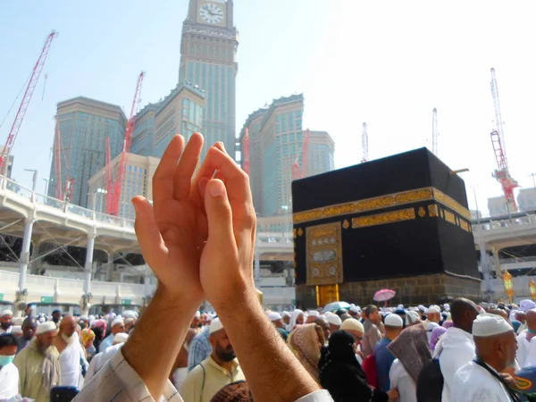 Mecca Saudi Arabia 2018 Praying Hands Hajj Pilgrim Front Kaaba — Stock Photo, Image