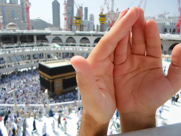 Мекка Саудівська Аравія 2018 Молитися Руками Хаджу Паломника Перед Кааба — стокове фото