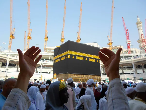 Mecca Saudi Arabia 2018 Praying Hands Hajj Pilgrim Front Kaaba — Stock Photo, Image