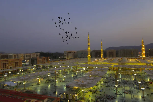 사우디 아라비아의 예언자의 모스크 메디나 세계에서 사원중 하나이다 다음으로 이슬람에서 — 스톡 사진