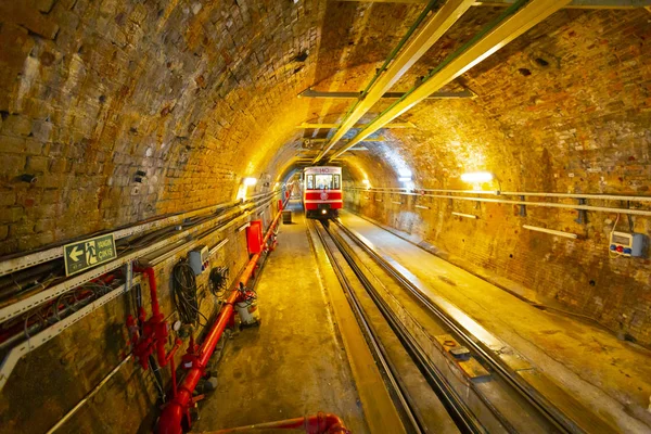 Istanbul Turkey Styczeń 2017 Śnieżny Dzień Taksim Beyoglu Nostalgiczny Tramwaj — Zdjęcie stockowe