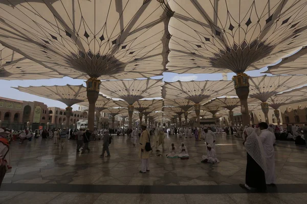 Medina Saudi Arabia Sept 2018 Minaretes Gigantesca Tenda Retrátil Mesquita — Fotografia de Stock