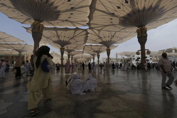 Medina Saudi Arabia Sept 2018 Minaretes Gigantesca Tenda Retrátil Mesquita — Fotografia de Stock