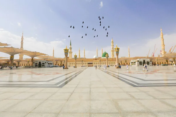 Medina Σαουδική Αραβία Σεπ 2018 Minarets Και Γιγαντιαία Τηλεσκοπική Σκηνή — Φωτογραφία Αρχείου