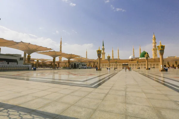 Medina Saudi Arabia Sept 2018 Minaretes Gigantesca Tenda Retrátil Mesquita — Fotografia de Stock