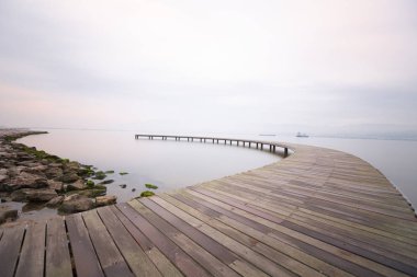 Sekapark, İzmit, Kocaeli. Deniz kıyısındaki güzel doğal park. Türkiye 'de gün batımı deniz manzarası.