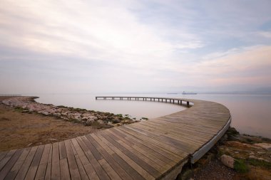 Sekapark, İzmit, Kocaeli. Deniz kıyısındaki güzel doğal park. Türkiye 'de gün batımı deniz manzarası.