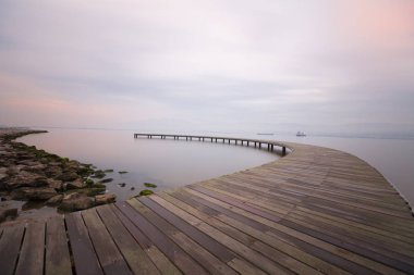 Sekapark, İzmit, Kocaeli. Deniz kıyısındaki güzel doğal park. Türkiye 'de gün batımı deniz manzarası.