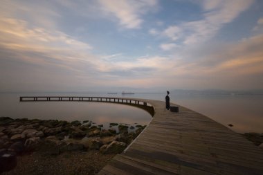 Sekapark, İzmit, Kocaeli. Deniz kıyısındaki güzel doğal park. Türkiye 'de gün batımı deniz manzarası.
