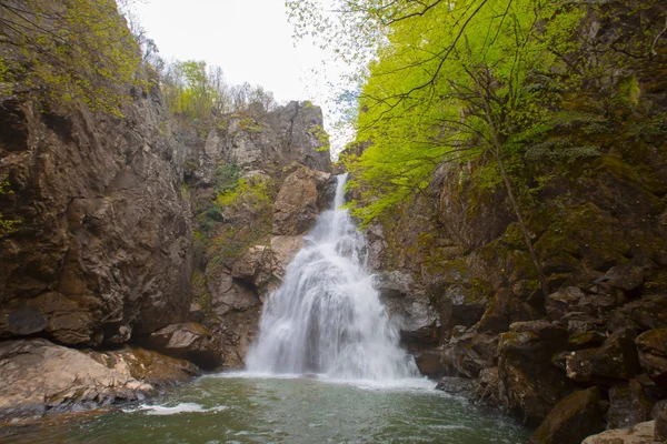 Vista Uma Cachoeira Espetacular Com Água Fluindo Muito Rápido Cachoeiras — Fotografia de Stock