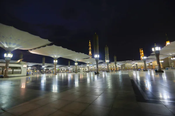 マスジド ナバウィやメディナ ライトの都市 サウジアラビアの預言者のモスク モスク 預言者のモスク 預言者のモスク モスクはハラーム モスク メッカ — ストック写真