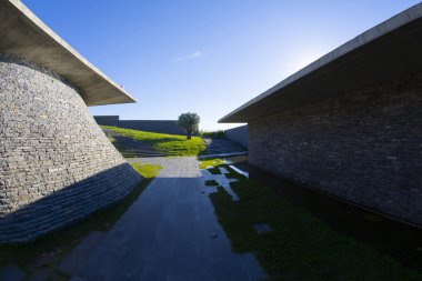 Sancaklar Camii, Taş mimariile İstanbul'un Büyükçekmece semtinde yer almaktadır..