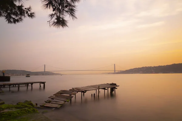 Gün Batımında Boğaziçi Köprüsü Kuleli Stanbul Türkiye — Stok fotoğraf