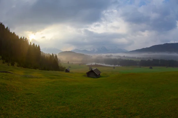 Lacul Idilic Geroldsee Din Munții Karwendel Din Alpii Bavarezi — Fotografie, imagine de stoc