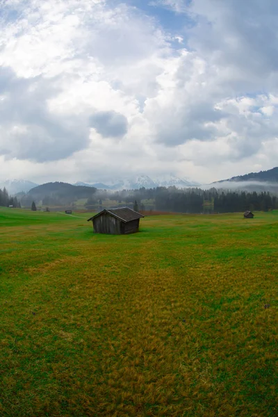 巴伐利亚阿尔卑斯山卡文德尔山脉的田园诗般的格洛尔湖 — 图库照片