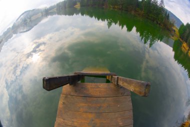 Bavyera alplerinin Karwendel Dağları'ndaki pastoral Geroldsee gölü.