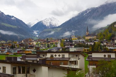 Burg Heinfels kalesi ./ Asutria 