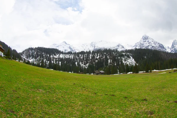 Zugspitze Massif Från Ehrwald Dalen Soliga Vinterdagar Preparerade Skidspår Förgrunden — Stockfoto
